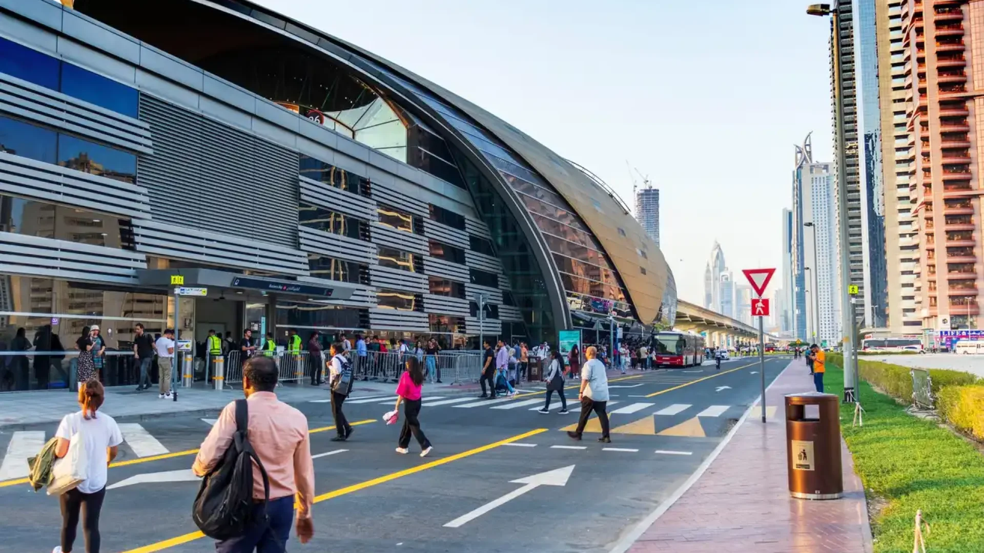 Dubai Gold Line: Metro-Schub für Immobilienpreise | Die Geissens Real Estate | Luxus Immobilien mit Carmen und Robert Geiss – Die Geissens in Dubai